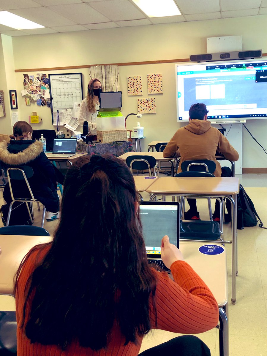 MrsGteachesMe's tweet photo. @kaysarahsera @acevedowrites 

Just want you to see the moment I am experiencing right now before I write a poem about it. My former student &amp; current student teacher introduces my class to spoken word in the same room she watched Sarah Kay’s TED talk in 2012. @majabirgitd https://t.co/Api8Ed4vLr