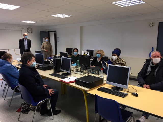 enedis_bretagne's tweet photo. 🖥Lancement de #DigitalEmploi : @enedis #Bretagne est partenaire de l'opération lancée par @DEFIS_Emploi. Le but ? Démystifier les outils numériques auprès des demandeurs d'emploi et les aider à acquérir les compétences de base pour les utiliser.
#inclusionumerique #RSE #Brest https://t.co/vRC6cDAgiM