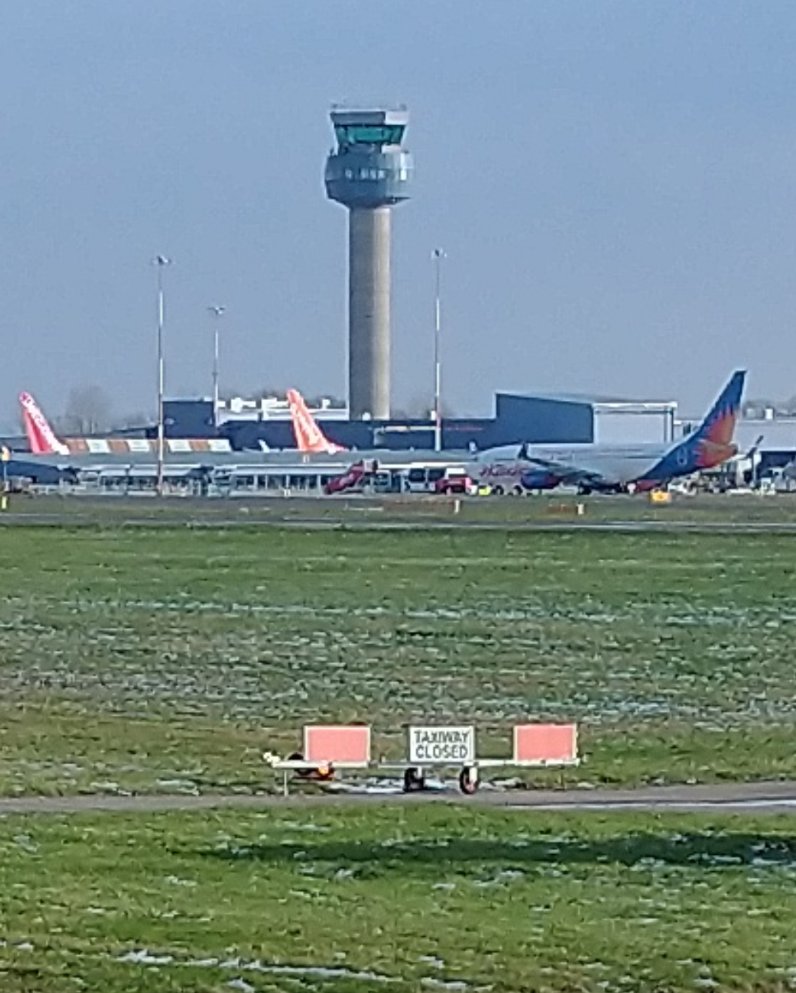 EMAPolice's tweet image. Here's one for any aviation enthusiasts to keep you going. Good to see people are taking note of covid fines recently issued @EMA_Airport and are staying away. #StayHome #keepyourcash
