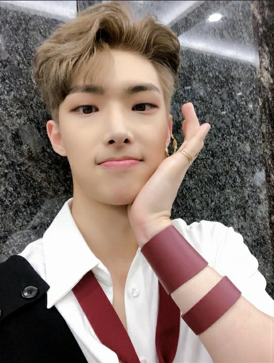 ATEEZ Updates on Twitter: "{UNIVERSE} [MINGI] Thank you for always being by  my side I'l make ATINY happier in the future!! #ATEEZ @ATEEZofficial #에이티즈…  https://t.co/JdT9jmDfzy"