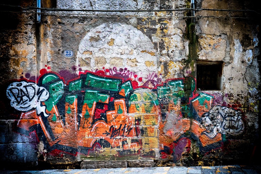 studioart86's tweet photo. Aitchison's unique talent of identifying and capturing an atmospheric, sometimes gritty, street scene, juxtaposed with aesthetic backdrops, ensures that each piece of work has an organic, honest yet captivating narrative. https://t.co/H1dO97Y5mC