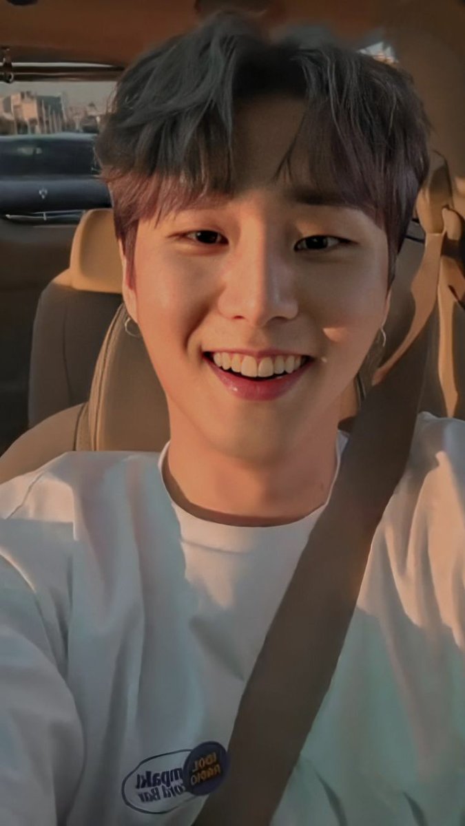 kangbriand's tweet photo. why do you need gf to kiss you when you just get sun-kissed. https://t.co/OWYU47K6B8