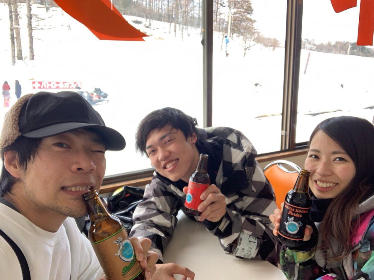 been0827's tweet photo. 今日めっちゃ楽しかった。
14mキッカー横で見ただけで圧巻だったし日向ちゃんと滑れたし🏂
探してた地ビールに出会えたし🍺
#XJAM https://t.co/V93Gm8bhWA
