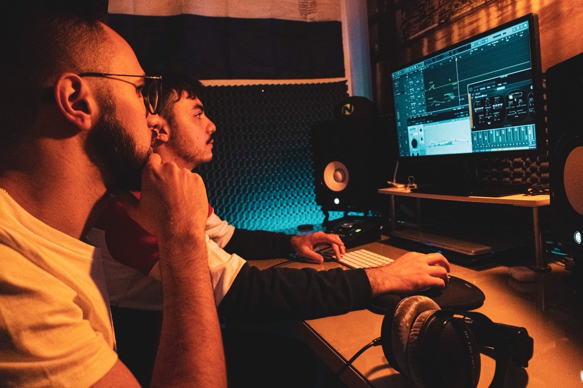 dblvrries's tweet photo. Thinking about a New Release!
.
pic by. @ trascendaniele
#dblvrries #producer #dj #newmusic https://t.co/fSF2hQbz0S