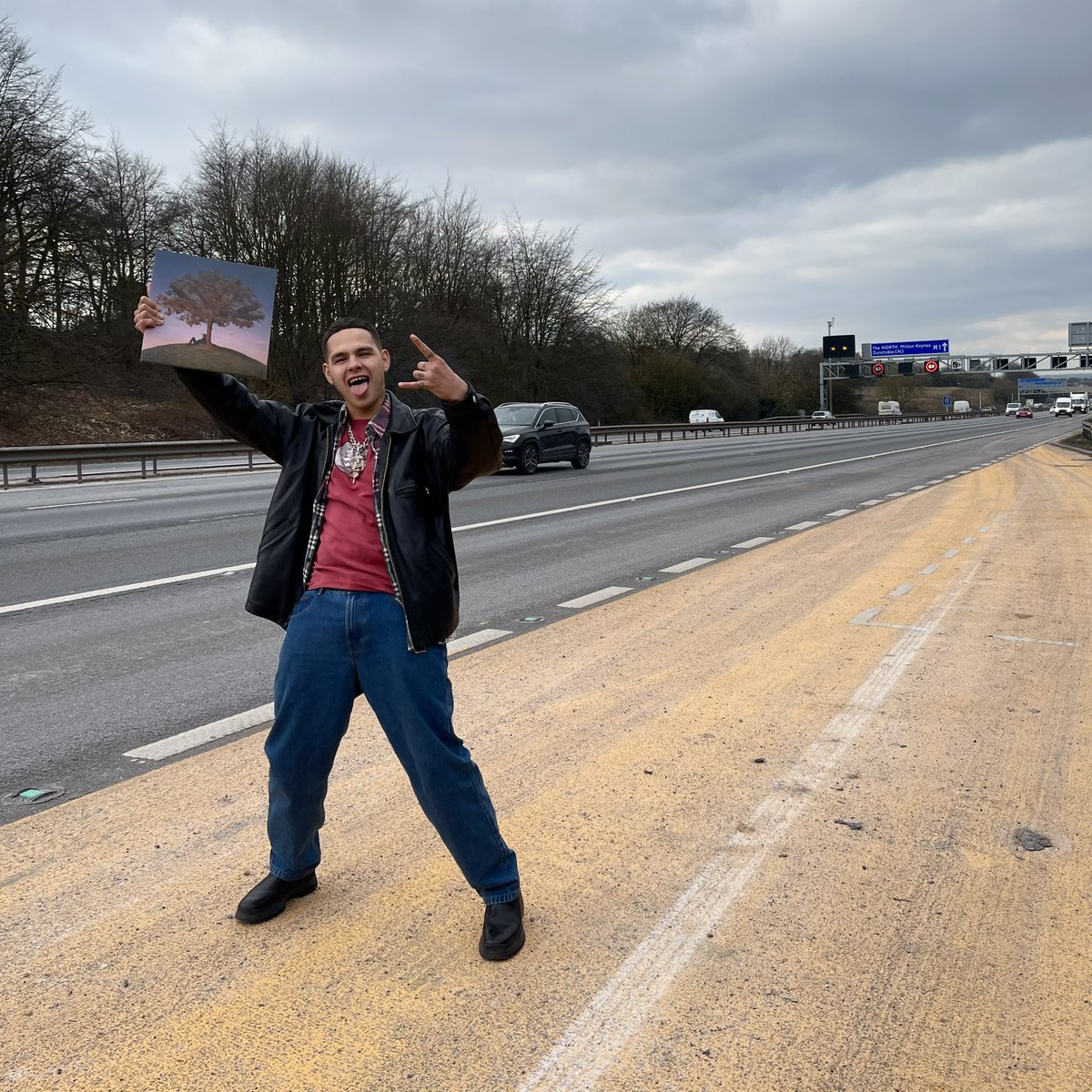 CAR BROKE DOWN ON THE MWAY BUT TYRON IS OUT NOW!!! STREAM THAT COP THAT BANG THAT 🍎 https://t.co/bGc9LNMZdq https://t.co/VjBbpgnA69