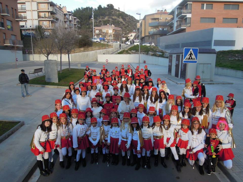AMCastellet's tweet photo. Avui recordem el Carnestoltes de l'any 2015 on vam ser una bona colla i ens vam disfressar de Majorettes! #coral #majorettes #svcastellet https://t.co/rWx8DZ2F2q