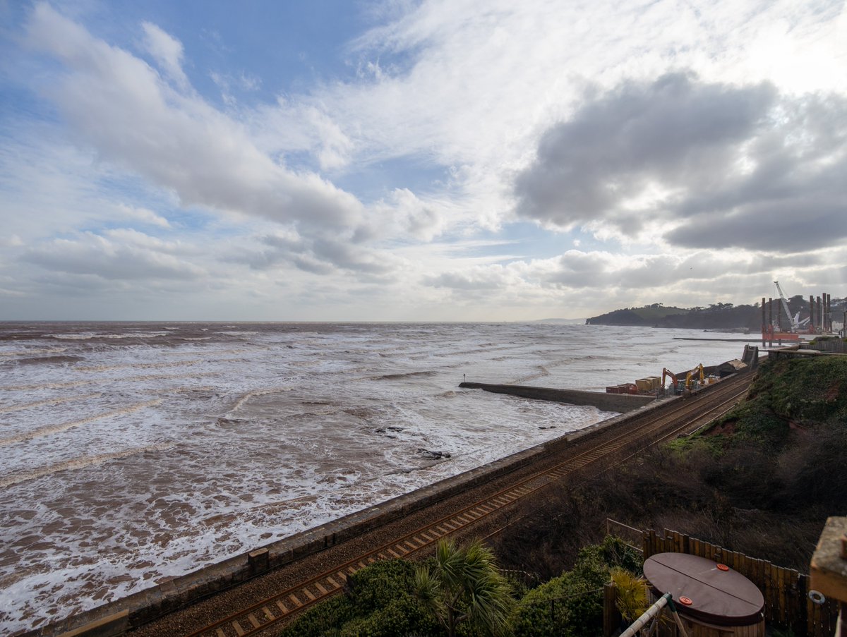 CoastCams247's tweet photo. View from San Remo Cam garden.
#dawlish #dawlishbeach #dawlishbeachcams #dawlishstorm #largewaves #seawallwaves #timetogetwet #devonfloods #forceofnature #beach #sea #ocean #nature #beautiful #water #waves #smallwaves #messywaves #waveseason #wavesonwaves https://t.co/pKkknVhlVi