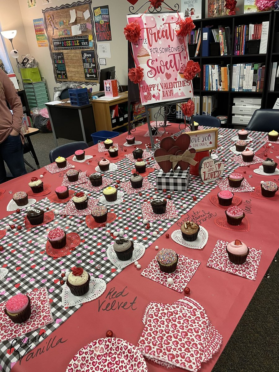 Purefoy admin and instructional coaches are the sweetest! Happy Valentines! @purefoyelem @mirellamalar @MrsMcCue_LC <a href="/collinde/">Deanna Collins</a> #ourfisdstory