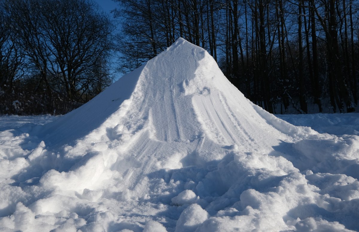scotfot's tweet photo. unknown forces created this #mountainbuilding in Penicuik @decvalts https://t.co/fTPf1oVm9G