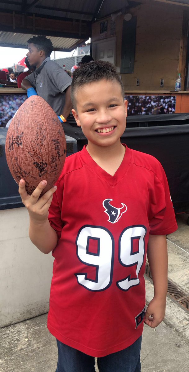 rodriguezjay719's tweet photo. Thank you for everything @JJWatt  the kids are heartbroken but we wish you the best !! #JJWatt https://t.co/lUDllUVi7M