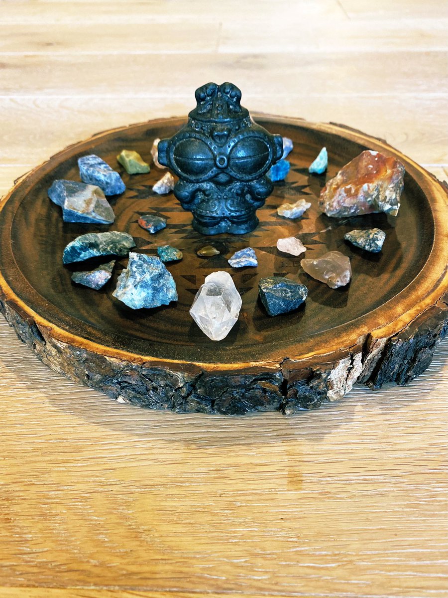 HiROyoga's tweet photo. 息子さんが置きミステリーサークルを作って習い事へ行った様子

、、、母へどんなメッセージだろう

旧暦正月あけましておめでとうございます⛩ https://t.co/wJ8rmn8Qv7