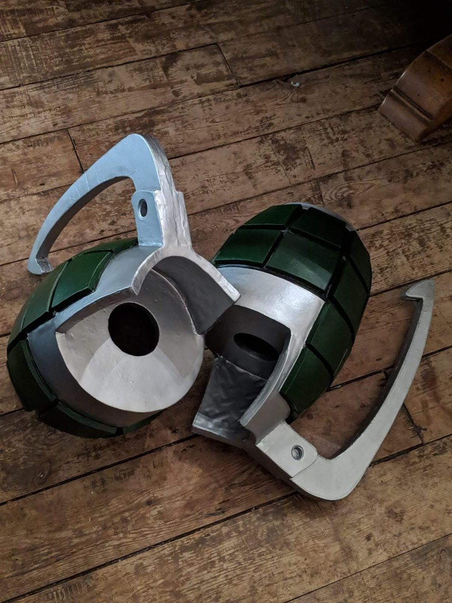 thorneycrafts's tweet photo. Grenade gauntlets and shoes for #katsuki from #MyHeroAcademia https://t.co/GMvJDSS78y