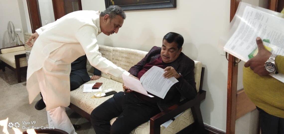 paricharak_p's tweet photo. देशाच्या विकासाची दिशा ज्यांच्या मार्गावरून चालते असे केंद्रीय मंत्री @nitin_gadkari यांची भेट घेऊन आळंदि - वाखरी  राष्ट्रीय महामार्ग हा पंढरपूर पर्यंत करणे व राष्ट्रीय महामार्ग ५४८-ई मधील भाळवणी गावातील रस्ता चौपदरीकरण करणे या मागण्या केल्या https://t.co/IQTZhtDZoi
