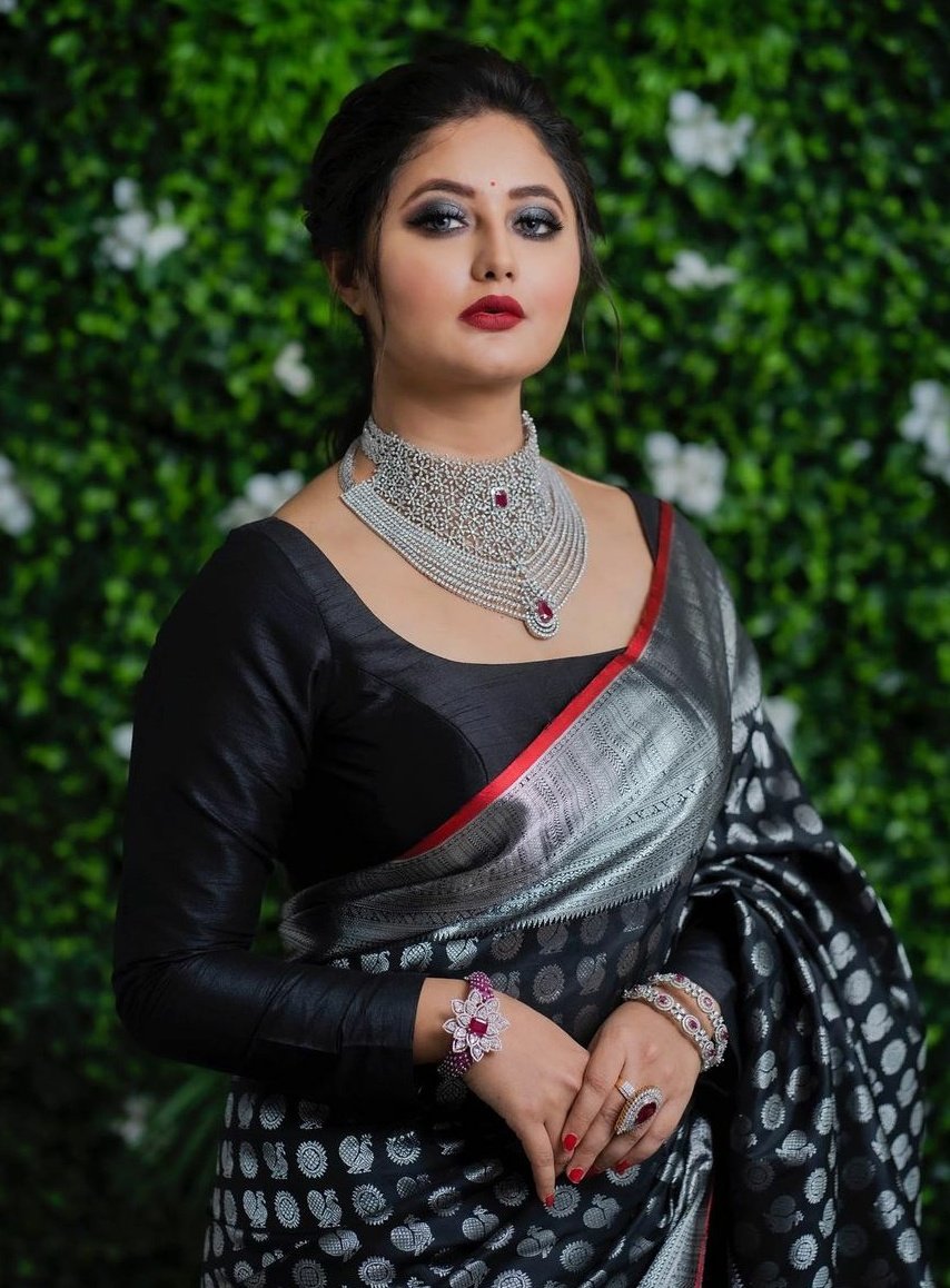 Presenting Rashami Desai as Cakes : A Twitter Thread. (Birthday Special Thread) HBD Rashami Desai  @TheRashamiDesai