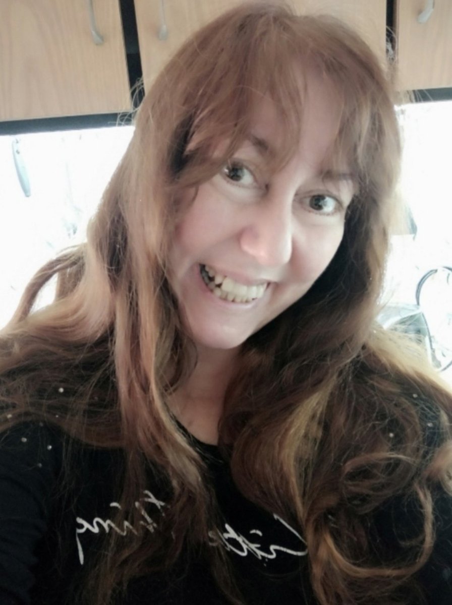 Y LLEGARON LOS 53 !!! 🎂🎊🎉
#BuenosDias mis amores ♥️
Hermoso viernes para todos.
Hoy un saludo distinto, un día especial para mí. 
A ponerle onda y disfrutar, que de eso se trata la vida, de momentos vividos, de recuerdos inolvidables.
#BuenViernes  🍰🥂🍾🎁🎀🎈💞❤️