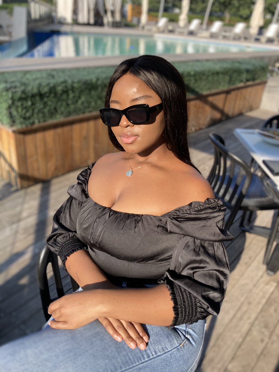 mmasechabat's tweet photo. Hey🖤🥂 https://t.co/Z4u7YB11o7