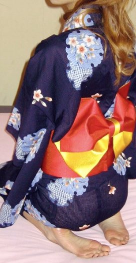 like my new robe☕️🥀 https://t.co/GvpIo7ZBQH