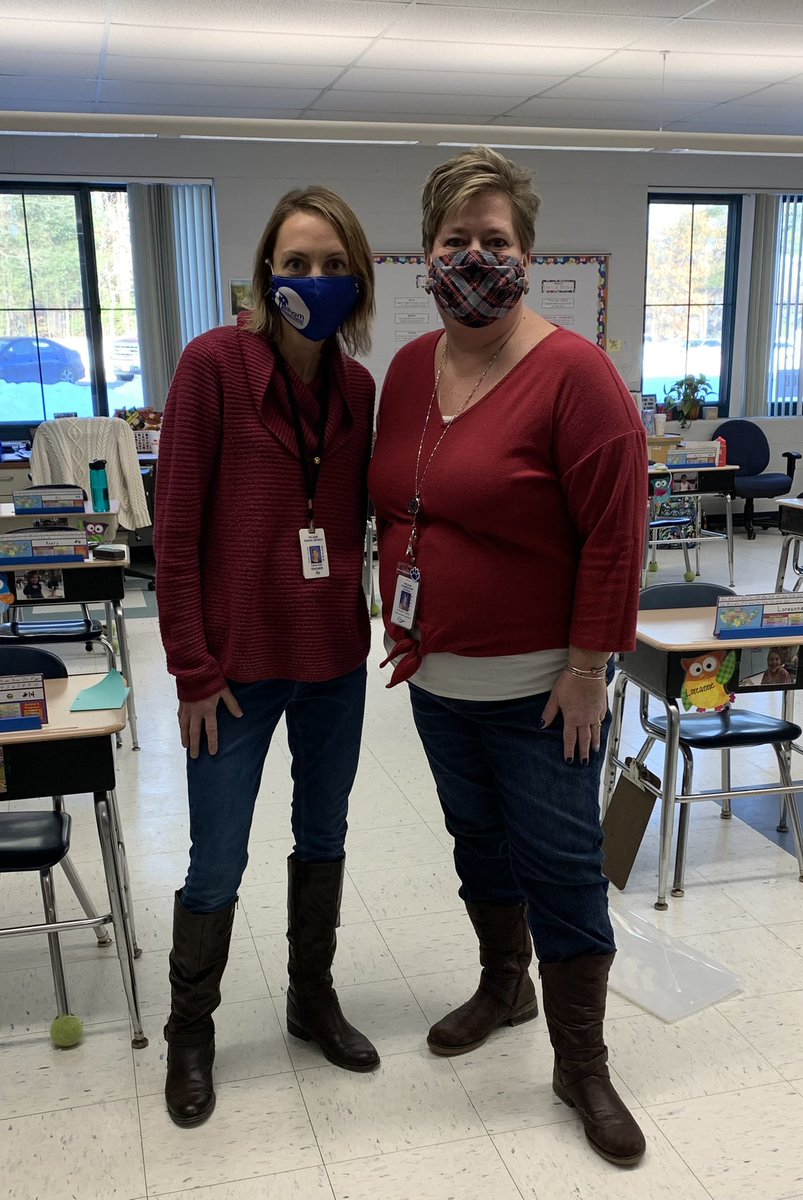 fafafish's tweet photo. Twinning is winning on Valentines Day fridayβ€οΈβ€οΈ @MrsDutil @PESPelham #PEStogetheras1 #thirdgraderocks https://t.co/y6wzrj5cqD