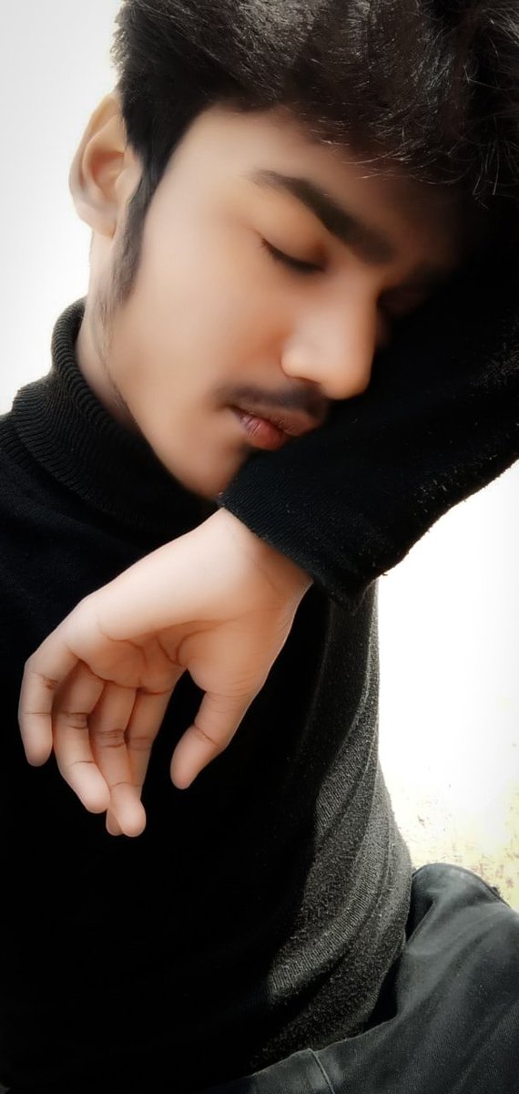 0_krishu's tweet photo. #krishu04 #model #modeling #modelshoot #poses #blogger #slepping #boyposes #handsomeboy #cute https://t.co/9fFwnjmFR9