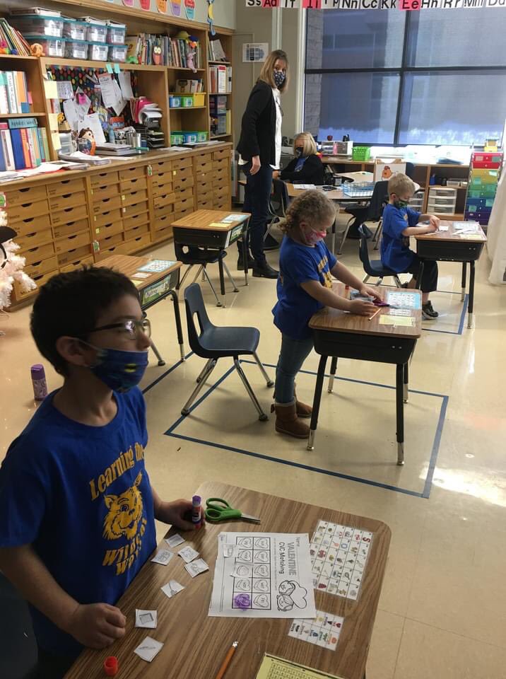 WatertownUSD's tweet photo. Webster Elementary School kicked off their at-home reading challenge for the month of February titled “Wildcats Love to Read!”  

#WatertownWay students were caught in the act during are a "drop everything and read time" last week. https://t.co/Cfdjs39uOF