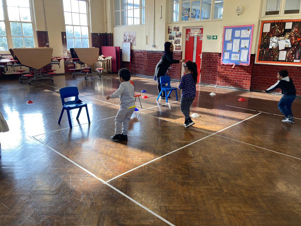 LPESSN's tweet photo. A fun afternoon of feed the dog 🐶 and catch the mouse 🐭 yesterday for PE @charshar1.
#feedthedog #catchthemouse #PE #KS1
@UnitedSport1 @ActiveSouthwark @Southwark_News https://t.co/e40z684utV