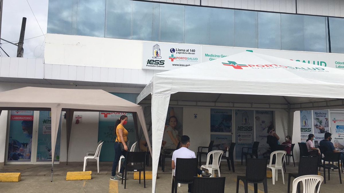 portosalud_ec's tweet photo. @JorgeWated @marialuvece @iess_manabi Buen día @marialuvece efectivamente su imagen corresponde a la carpa provisional que tuvimos. Ahora ya disponemos de 3 carpas más confortables y más grandes que permiten mantener distanciamiento en el interior y exterior de la unidad así como mayor orden. Estamos a su servicio. https://t.co/PYdCrriWjw