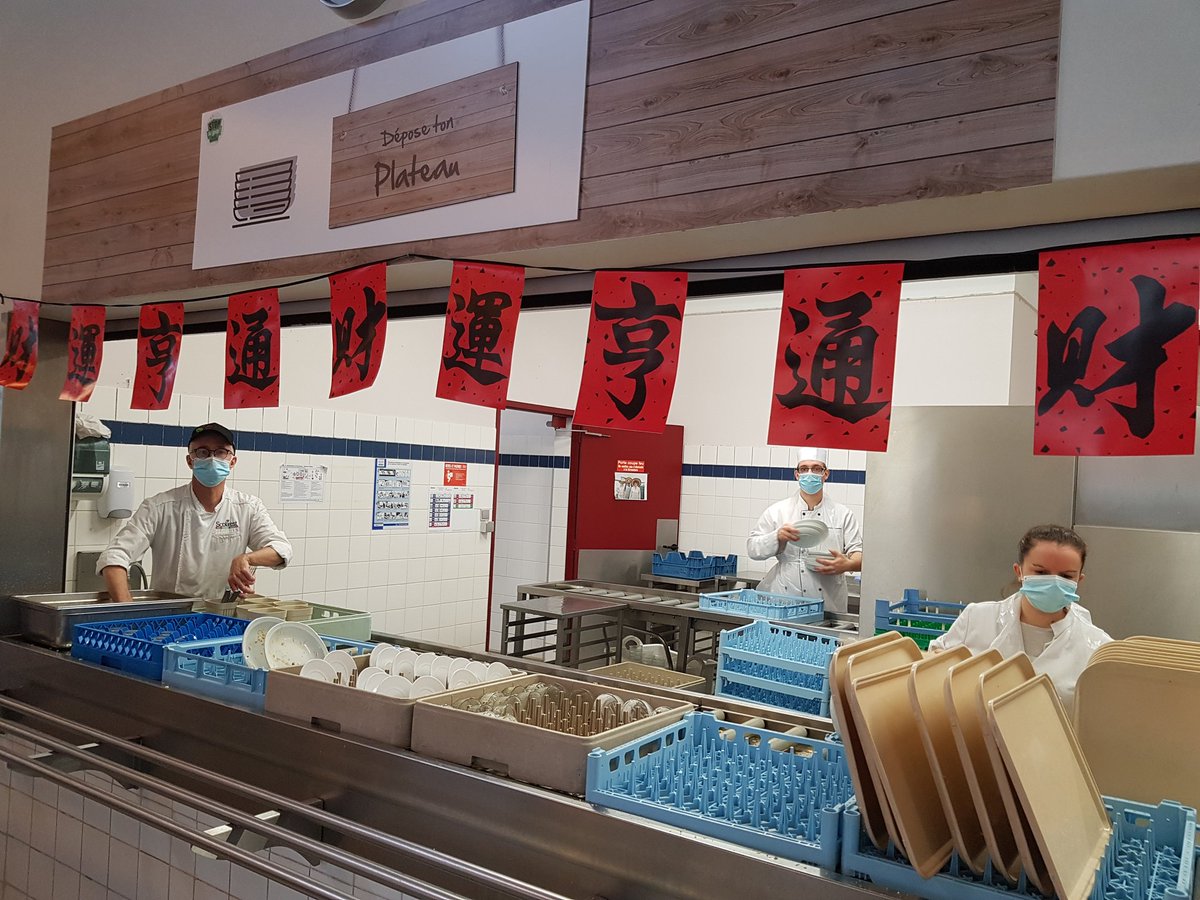 LaMadeleine_49's tweet photo. Ce midi Nouvel An chinois au self! Nems et riz cantonais au menu. Ça change et c'est très bon. Bravo à l'équipe de restauration! #College49 #Angers #cuisineequilibree https://t.co/kG7VwDXn3B