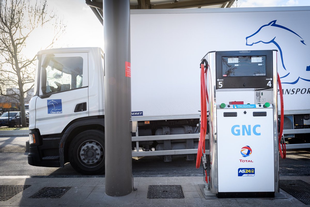 Un chiffre : 80%.Un camion qui roule au biogaz émet 80% de CO2 en moins qu’un camion qui roule au diesel.