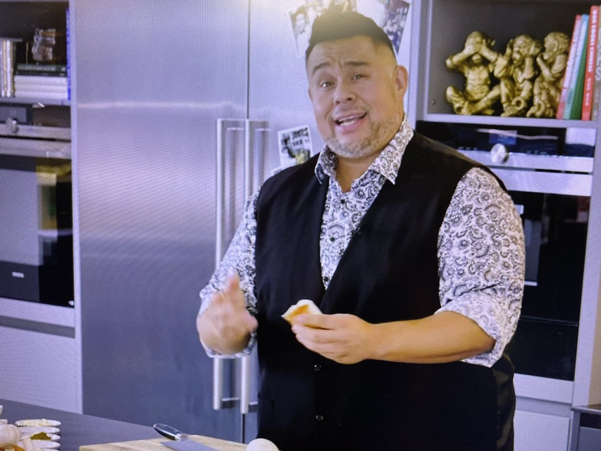 HedgeComber's tweet photo. Happy Chinese New Year!!! 🥢🥡🎉🎊

To celebrate, I’m going to binge watch the handsome @Kwoklyn_Wan‘s BRAND NEW SHOW ON AMAZON PRIME!!! 

Search for ‘Kwoklyn’s Chinese Takeaway Kitchen’ and join me 🤩

#ChineseNewYear #ChineseTakeawayKitchen https://t.co/dj2eOyloAY