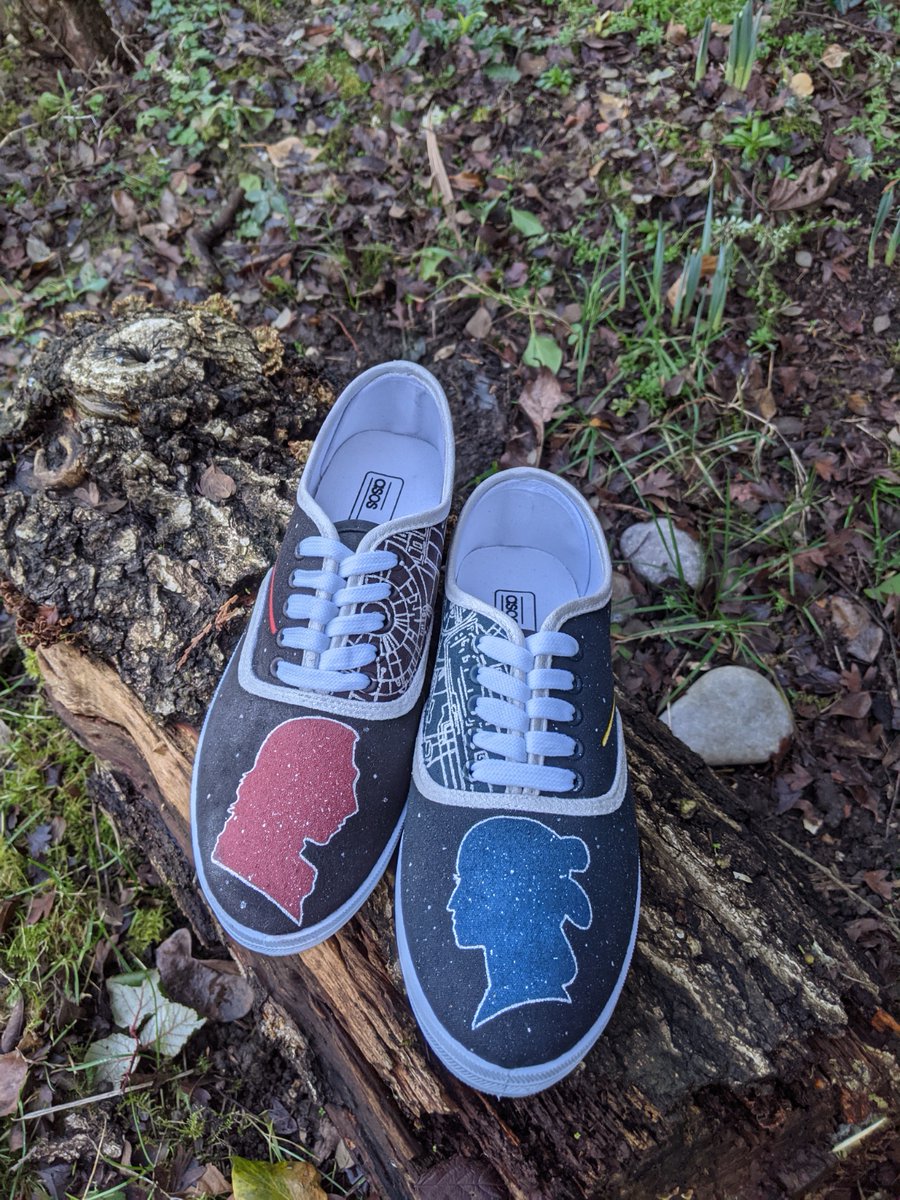 thorneycrafts's tweet photo. I made these #reylo shoes as a surprise for my best friend @magicianbelle. They were a really fun project so I will have to do some more custom items in the future 😃 https://t.co/8x12vWumuT
