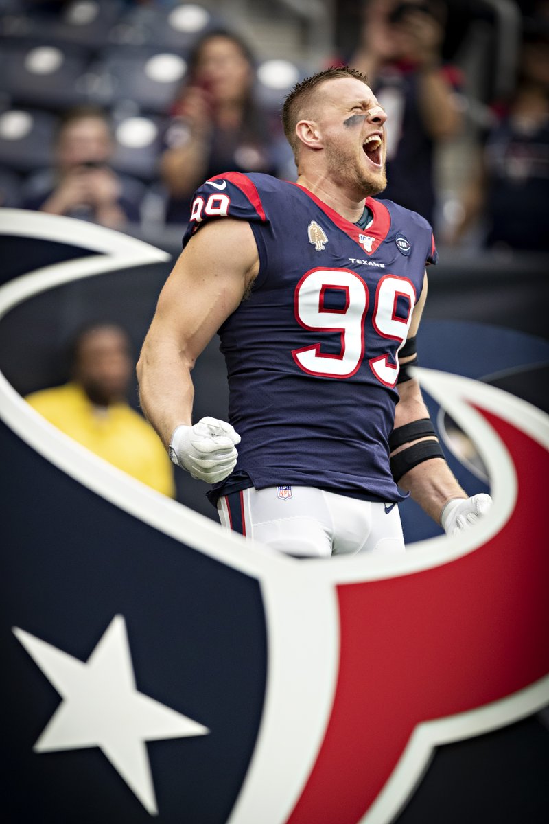 BleacherReport's tweet photo. JJ Watt’s career with Houston was unforgettable. @brgridiron

3x Defensive Player of the Year
5x First-Team All-Pro 
5x Pro Bowl 
2x NFL Sacks Leader
101 Career Sacks (franchise record)
172 tackles for loss (franchise record)
25 forced fumbles (franchise record)

Historic decade. https://t.co/wLrbaSTf98