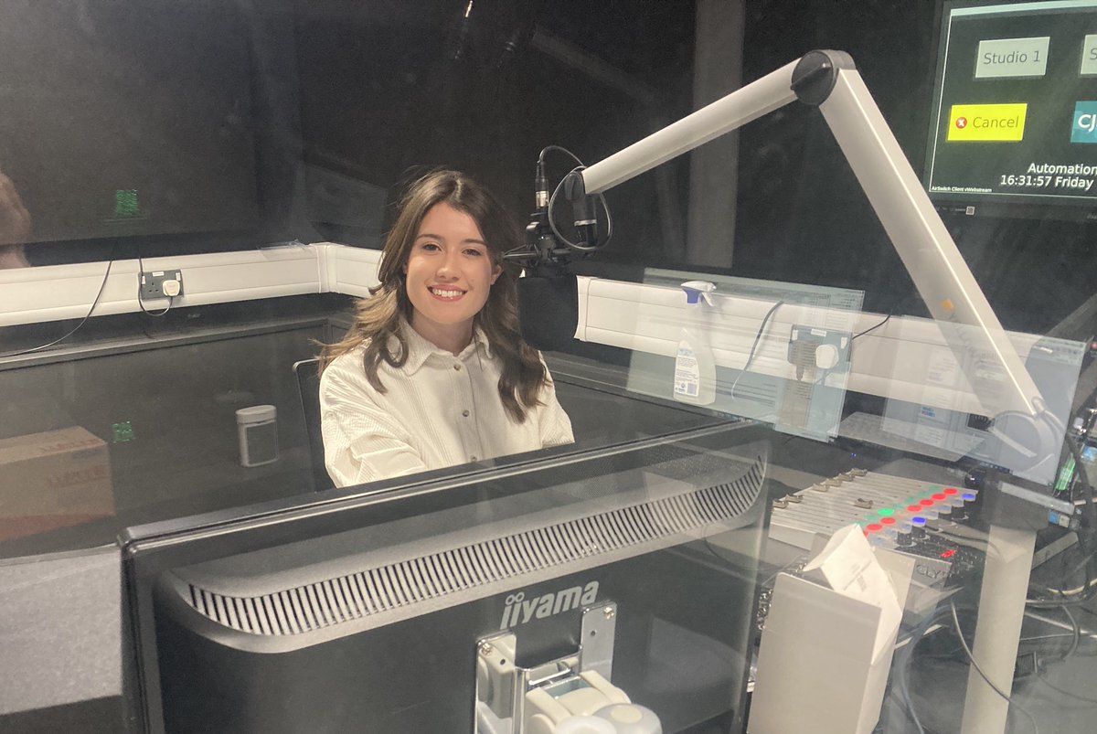 meleriwilliams7's tweet image. Presenting CJS News programme for the first time!🎙

- @ItsRhysNelson exclusive on Valentine’s Day and stalking 
- Rugby concussions @RondelRoss 🏉
- #cladding scandal in Wales @alicia_pocock 🏠 
- Cardiff Uni research on a new galaxy @ZolaHargreaves 🌌 
+MORE!

#cardifftrained