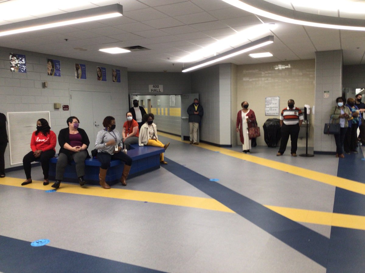 SGT_sgms's tweet photo. Eagle’s Choice Awards &amp; Special Presentations at the beginning of the day! Our amazing Eagles❣️⁦@akjohnsonEdS⁩ ⁦⁦@aycook_sgms⁩ ⁦@Cball1962D⁩ ⁦@sgoldeneagles⁩ ⁦@CLB_Dr⁩ ⁦@LibertyCoSchool⁩ https://t.co/9oqch4bf0c