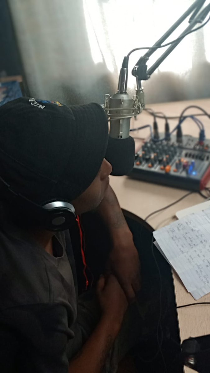 sa_kxngscotty's tweet photo. A big S/o to @djsiyalwazi &amp; @TheHectic_Dj sharing their journey with us and allowing our to debut their brand new single #LockUp 

Lets do it again tomorrow 8/10am @Mbono_MediaSA @lele_palesa https://t.co/PSjGpz9APD https://t.co/zWIbu9frRJ