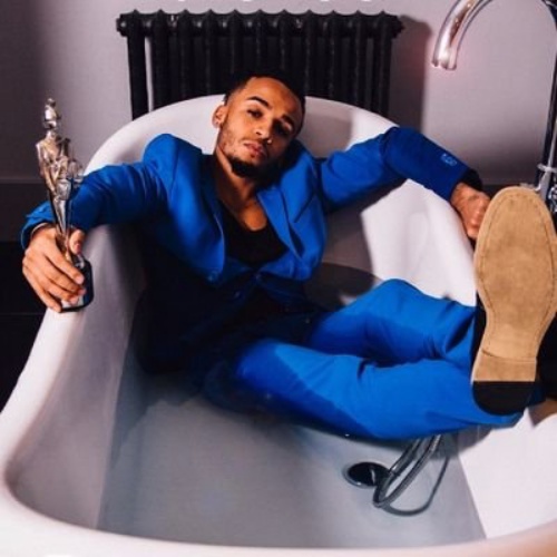 MusicNewsWeb's tweet photo. https://t.co/cGbkkwFHAS Aston Merrygold releases new solo single 'Overboard' - #AstonMerrygold @AstonMerrygold #JLSofficial @jlsofficial #JLS https://t.co/ykGABlGYTR https://t.co/MFmq12iUex