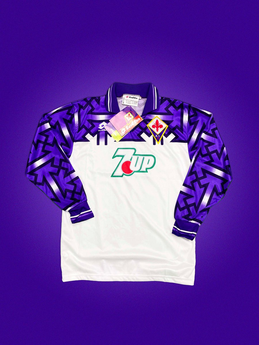 phildelves's tweet image. 👕 *GIVEAWAY* 👕

I can't believe this is happening. Thanks to the absolute legend @classicsoccerjs, you can win this collection-defining Fiorentina shirt!! 💜💜💜

To win the shirt simply:

1. RT and like this post
2. Follow me and @classicsoccerjs 
3. Comment your size