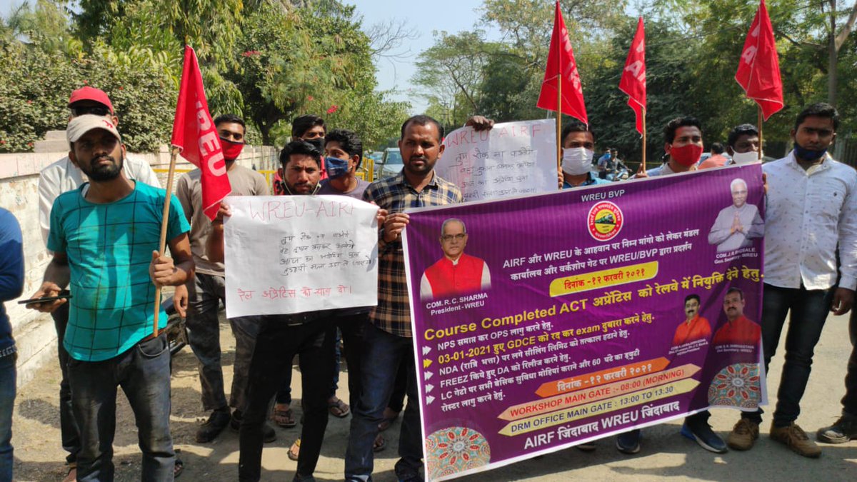 RailwayEmploy10's tweet photo. RRC WR GDCE examमें इतने सबूत मिलने के बाद भी पेपर कैंसिल नहीं करना ये ग़लत हैं । हमे चेयरमेन महोदय से निवेदन है कि जल्द से जल्द परीक्षा कैंसिल कर पुनः निष्पक्ष परीक्षा लिया जाए। #justiceforWRGDCE 
#cancelwrgdceexam
@PMOIndia 
@PiyushGoyal https://t.co/7Dcvp5e3mC