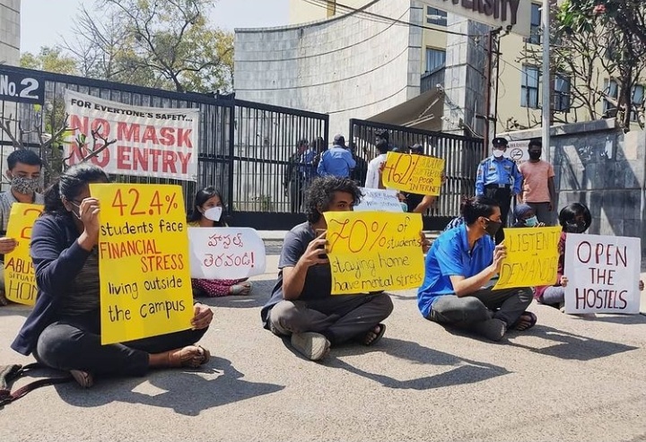 Prakashkumar732's tweet photo. The EFL University students protesting at Gate No2 demanding reopening of hostels for willing students.
@EFLU_OFFICIAL 
#EFLU
#Eflu_hostels_reopen
#studentUnitylonglive https://t.co/BZt5G7YYkk