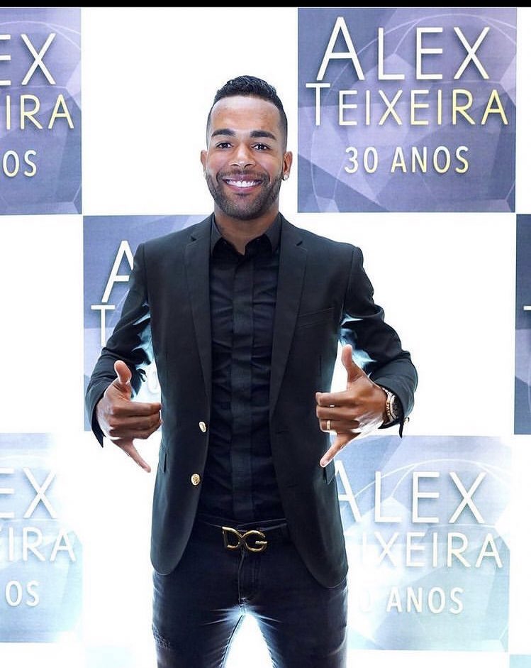 انهيت وبشكل رسمي اجراءات انتقالي الى نادي النصر السعودي وانا فخور جدا بتمثيل هذا النادي العالمي وكبير الرياض 

#تيكسيرا_يا_اتحاد_القدم 
#تيكسيرا_نصراوي #النصر #النصر_الشباب