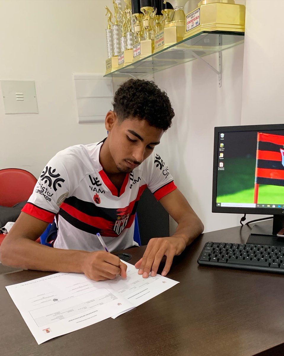 g04ribeiro's tweet photo. Feliz por esta nova etapa da minha vida, primeiro agradecer a Deus e minha família que sempre me apoiou.

Fechado com ACG🔴⚫️ https://t.co/Ywn7SuClDe