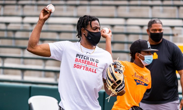 Big league veteran Dee Strange-Gordon (@FlashGJr) recently hosted a youth baseball clinic and drive-thru gear giveaway in his home state of Florida. To make it happen, he partnered with @PIFBS, @JRTC42 and Wilson. Learn more 📰: wilson.com/en-us/blog/bas…