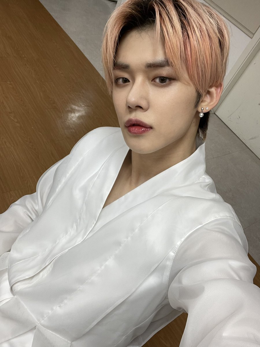 horudite's tweet photo. thank u for these midnight selcas, yeonjun https://t.co/cR5TGt13fw