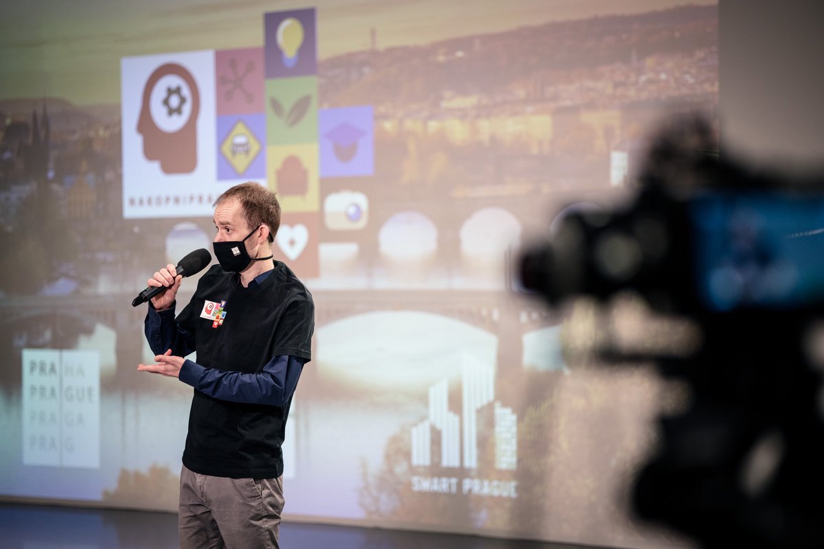 studenik's tweet image. Dnes jsme odstartovali druhý ročník pražského inovačního maratonu #nakopniprahu nakopniprahu.cz 43 týmů bude příští tři měsíce pracovat na projektech, jak zlepšit život v Praze 🦵👩💻🧑💻😎