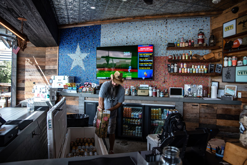 Today, Texas is the top destination for a growing number of companies moving out of California — and has been for upward of 12 years.This has been paralleled by population shifts, with a net shift of 42,500 people leaving California for Texas in 2019  http://trib.al/3v1ygaQ&nbsp;