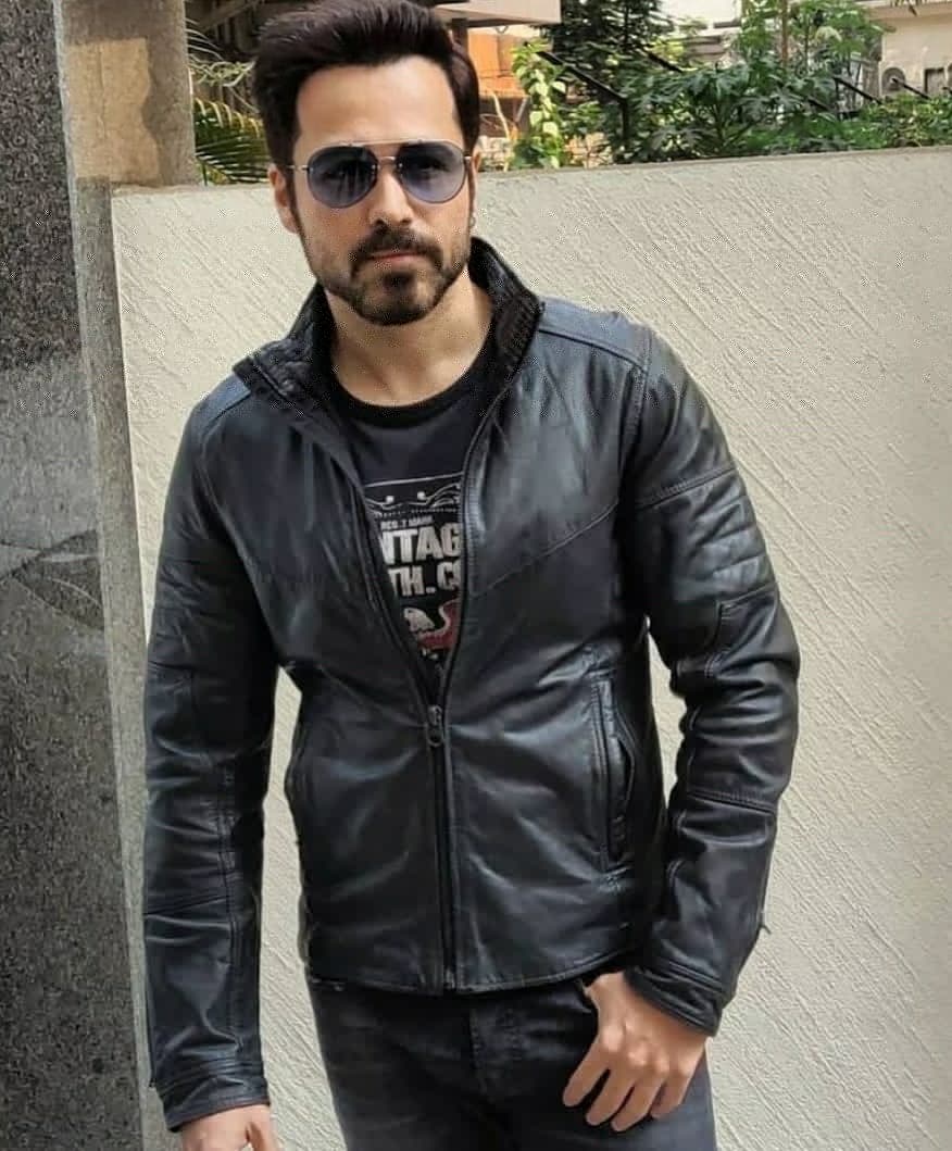 EmraanfanD's tweet photo. @emraanhashmi @emraanhashmi sir got the copyright to break the internet with such hot pics... 🤭 really looking hot... ❤️☺️☺️🔥🔥😎cutie.. 😍
Emmy sir please tell how you always  manage to pose so well ...how? 😍😎😎💞💞❤️ https://t.co/IGWASWeNp3