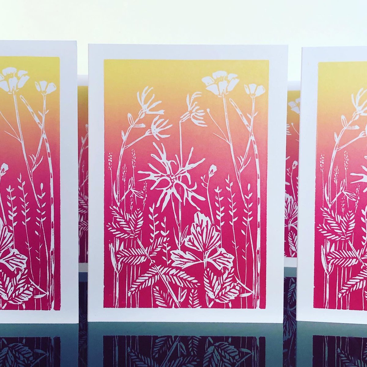 islayprints's tweet photo. It’s wild, windy and freezing cold here in the #Hebrides but we are keeping warm and creating some summer vibes with this lovely graduated roll.
Coming to #Etsy just as soon as they have dried.
#islay #linoprint #handprinted #wildflowers #handprintedcards #smallbusiness https://t.co/kgn3sKP1fd