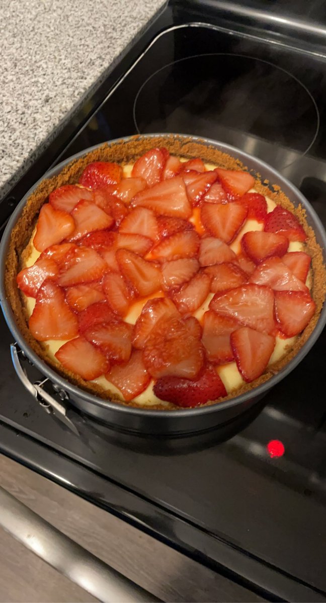 MJMcD11's tweet photo. First attempt at Strawberry Cheesecake and it was delicious! @ScoutsCooking https://t.co/26bj8esG4N