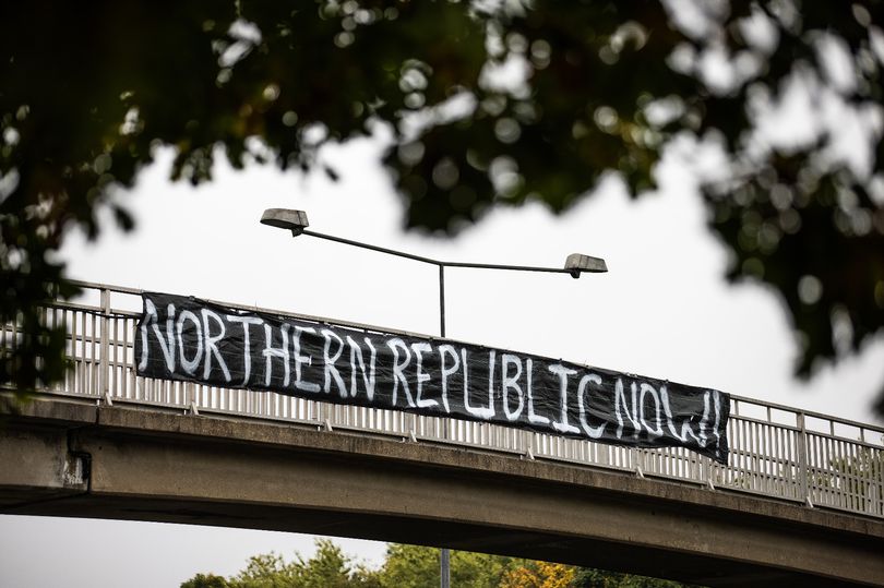 visitorsin's tweet photo. #EndOurCladdingScandal #EndCladdingScandal #Claddingvictims #CladdingScandal #Claddingcrises
#northerners have #NorthernRepublic
what's #Southerners alternative. You stuck w the bad guys.
#Cladiators @Northcladiators #Privateeye #bbcqt
#CladdingScandal4Dummies #VIMTOTweets https://t.co/RK6WP0wdT4