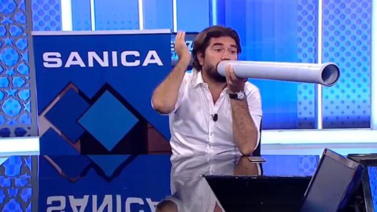 Habertürk spor spikeri Hande Sarıoğlu Instagram’da oryantal dans yaparken çekilmiş videosunu yayınladığı için kanaldan uyarı almış ve istifa kararı vermiş. Ağzına su borusu dayayıp canlı yayında bağıran adamlar kabul ama kişisel yaşamında dans eden kadınlara hayır. Peki.