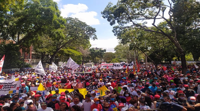 VTVcanal8's tweet photo. Jóvenes rememoran en las calles de Caracas la Batalla de la Victoria a 207 años de esa gesta histórica

#JuventudBicentenaria

https://t.co/GqNWFpUW9n https://t.co/i5RG6P3vid